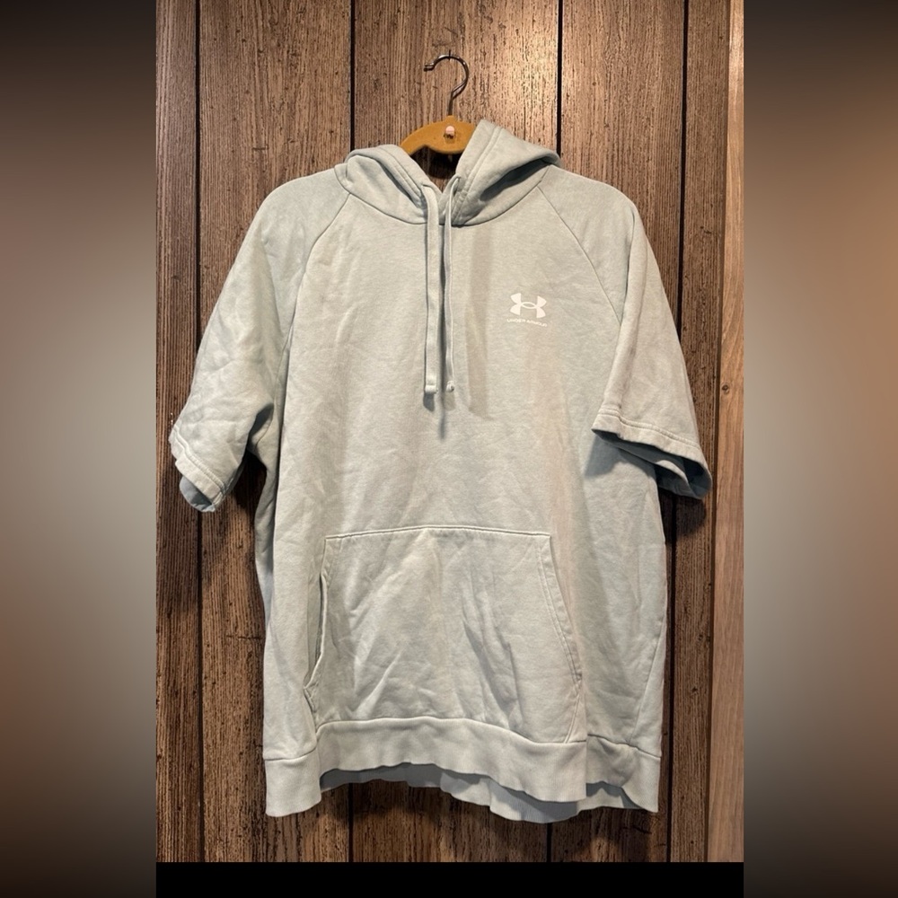 Under Armour Men’s hooded shirt